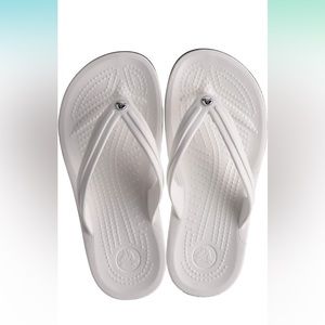 Crocs white flip flops women’s 9/men’s 7 NWT